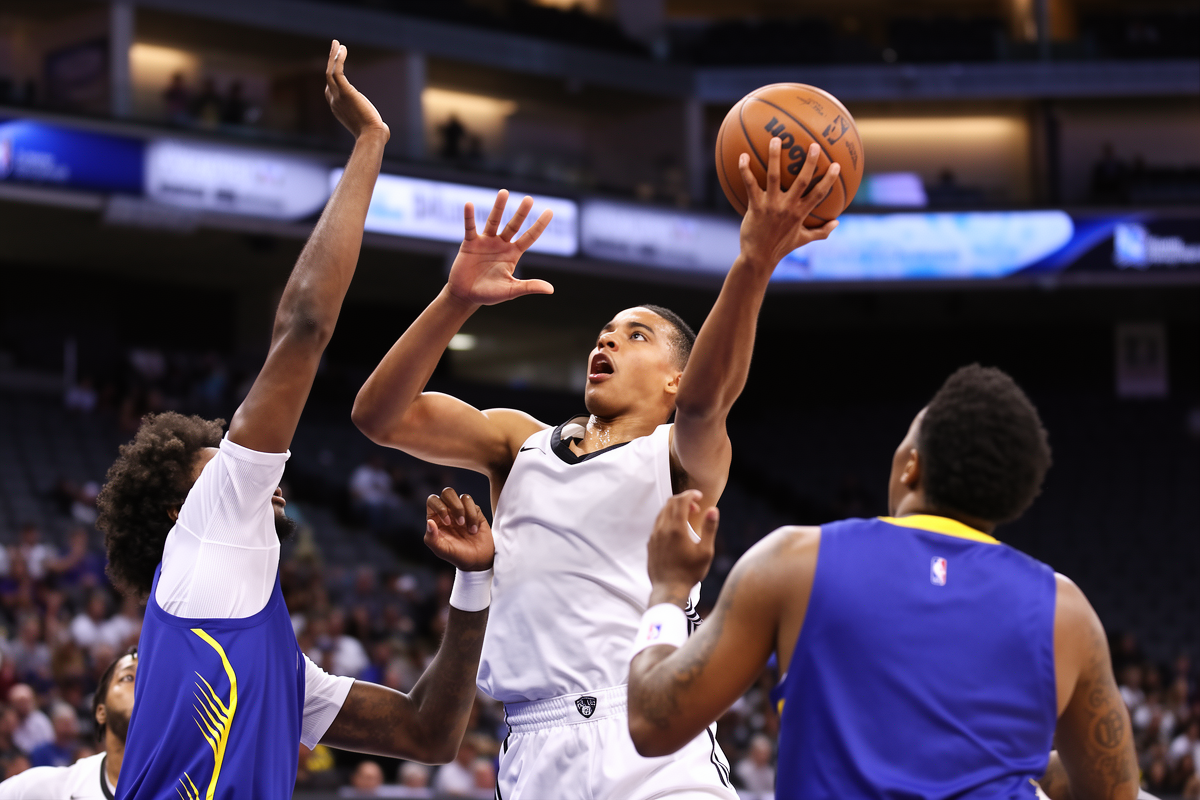 立博体育官网 - 路易斯维尔新星米卡尔·布朗 Jr.：夏季联赛首秀绽放 NBA 梦想 - 立博体育